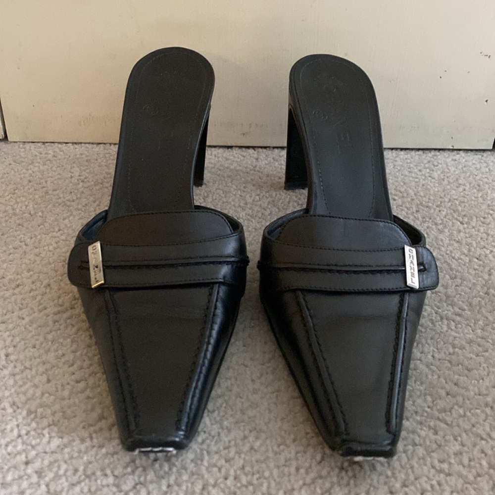 Chanel black leather mules. Size 9. Euro size 39. In excellent condition. - Picture 6 of 11